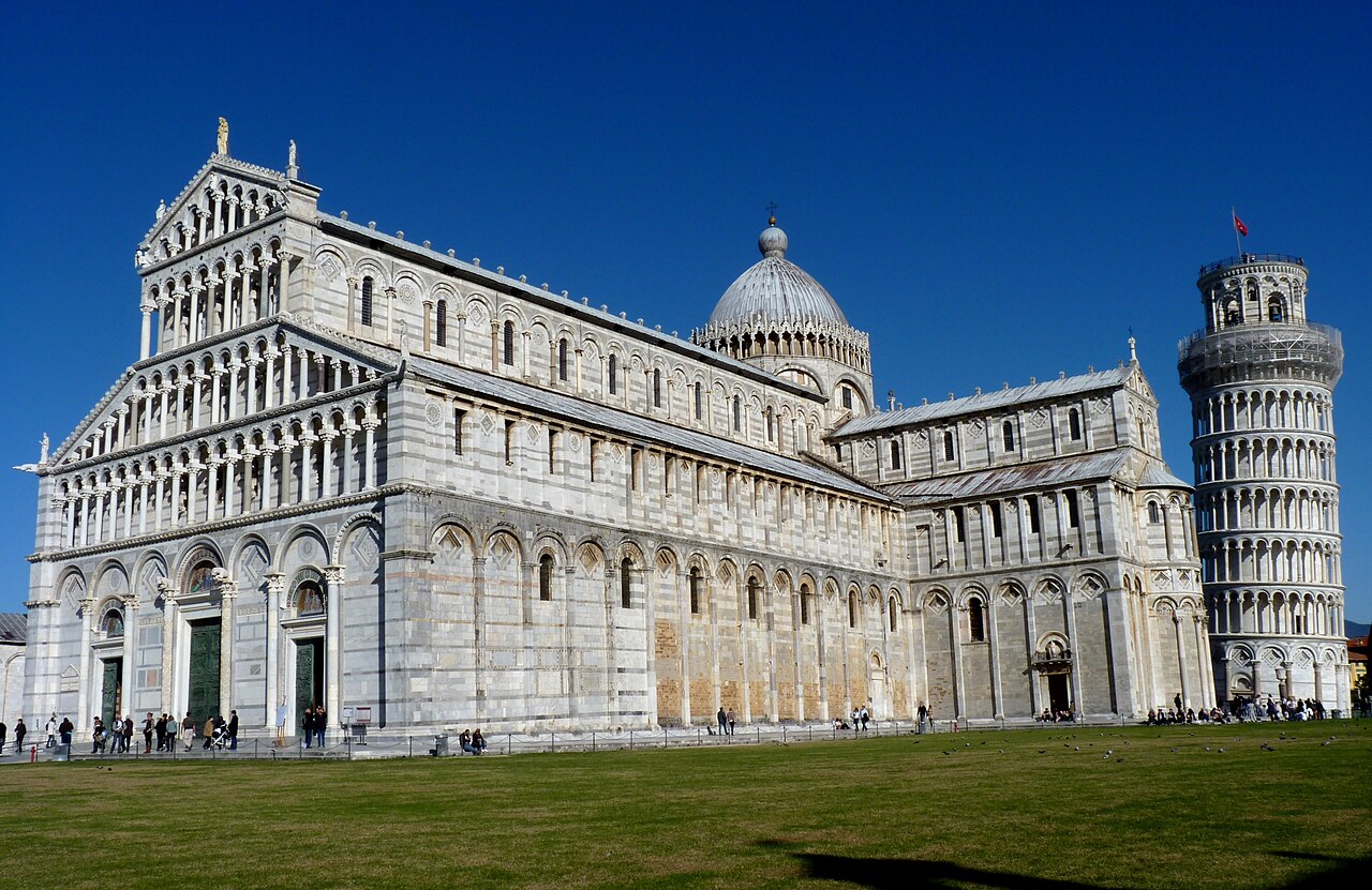 Catedral y Torre Inclinada en la Plaza de los Milagros de Pisa.