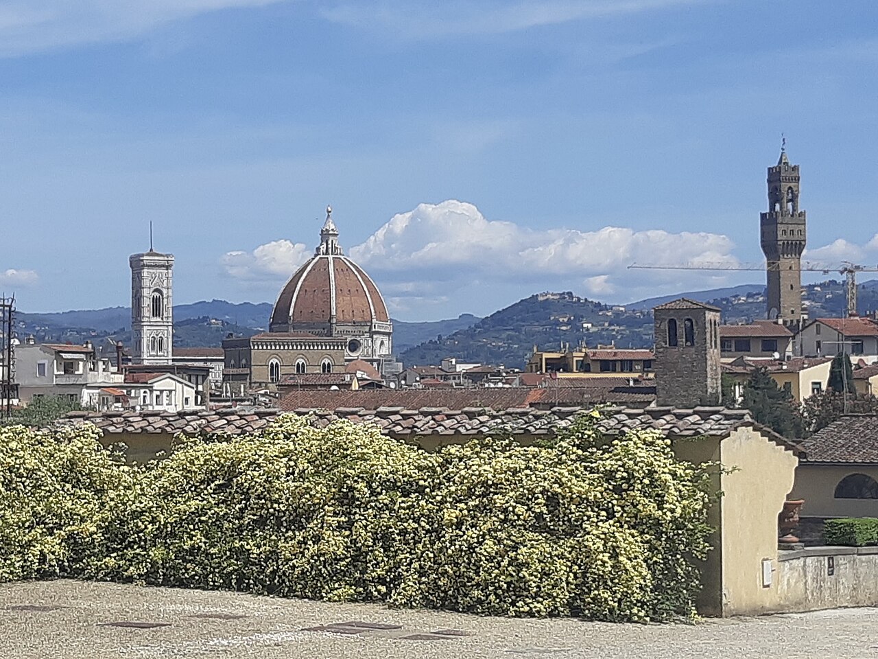 Cúpula de Santa María del Fiore y tejados del centro histórico de Florencia.